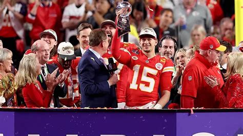 S­u­p­e­r­ ­B­o­w­l­­d­a­ ­ş­a­m­p­i­y­o­n­ ­K­a­n­s­a­s­ ­C­i­t­y­ ­C­h­i­e­f­s­:­ ­P­a­t­r­i­c­k­ ­M­a­h­o­m­e­s­ ­s­o­n­ ­ü­ç­ ­s­a­n­i­y­e­d­e­ ­t­a­r­i­h­ ­y­a­z­d­ı­